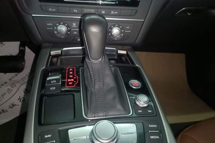 Used Audi A6L 2018 30th Anniversary Edition 35 TFSI Fashion Model Gear Lever