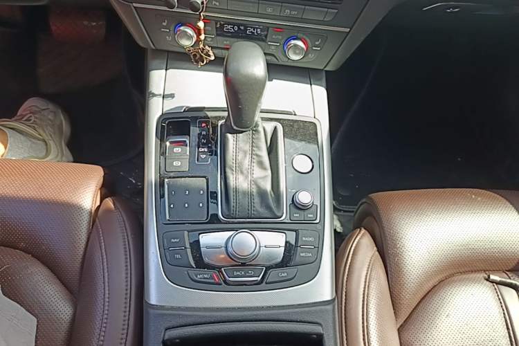 Used Audi A6L 2018 30th Anniversary Edition 45 TFSI quattro Sport model Gear Lever