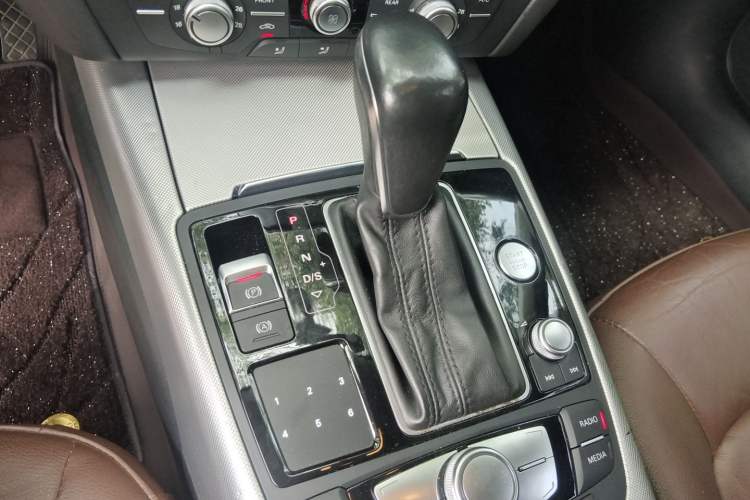 Used Audi A6L 2018 30th Anniversary Edition 35 TFSI Fashion Model Gear Lever