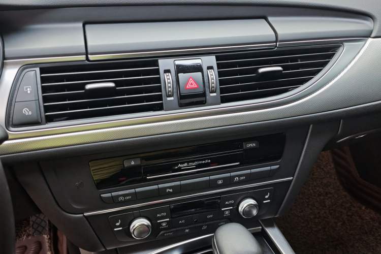 Used Audi A6L 2018 30th Anniversary Edition 35 TFSI Fashion Model Interior 3