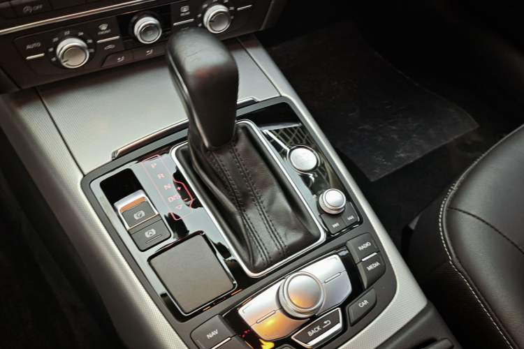 Used Audi A6L 2018 30th Anniversary Edition 35 TFSI Fashion Model Interior 4
