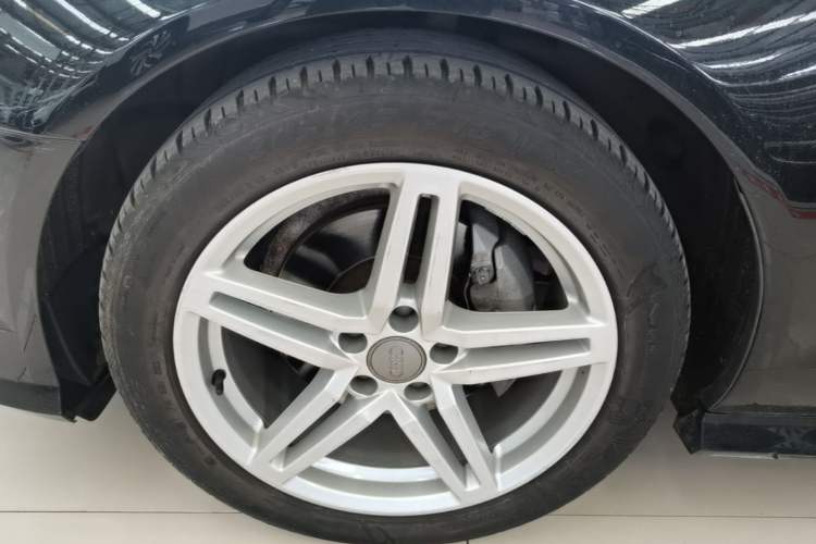 Used Audi A6L 2018 30th Anniversary Edition 30 FSI Style Model Left Front Wheel Hub