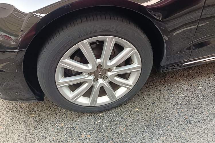Used Audi A6L 2018 30th Anniversary Edition TFSI Trendy Model Left Front Wheel Hub