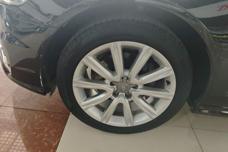 Used Audi A6L 2018 30th Anniversary Edition TFSI Trendy Model Left Front Wheel Hub