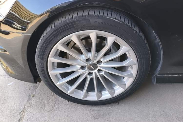 Used Audi A6L 2018 30th Anniversary Edition 30 FSI Style Model Left Front Wheel Hub