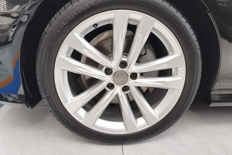 Used Audi A6L 2018 30th Anniversary Edition 35 TFSI Sport Edition Left Front Wheel Hub