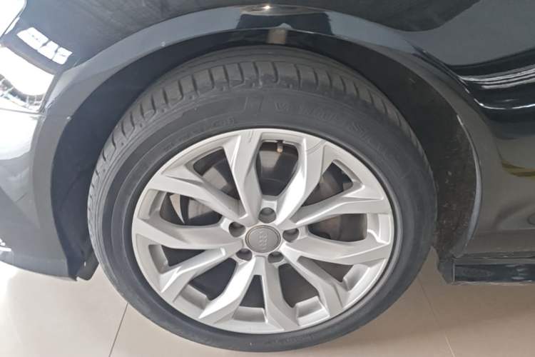 Used Audi A6L 2018 30th Anniversary Edition 35 TFSI Fashion Model Left Front Wheel Hub