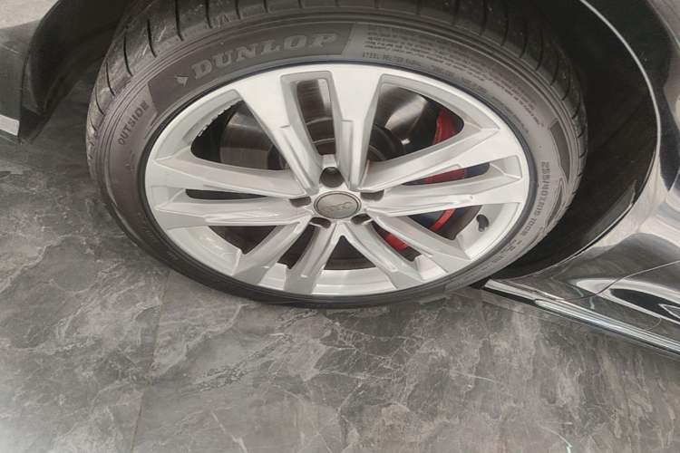 Used Audi A6L 2018 30th Anniversary Edition 45 TFSI quattro Sport model Left Front Wheel Hub