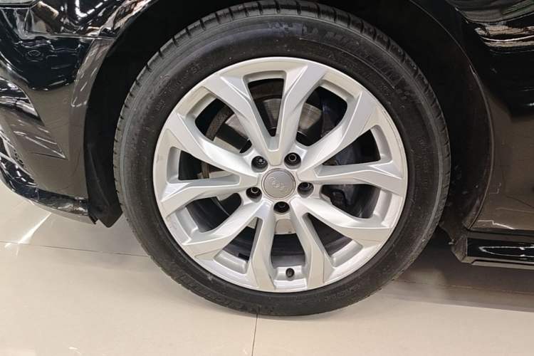 Used Audi A6L 2018 30th Anniversary Edition 35 TFSI Fashion Model Left Front Wheel Hub