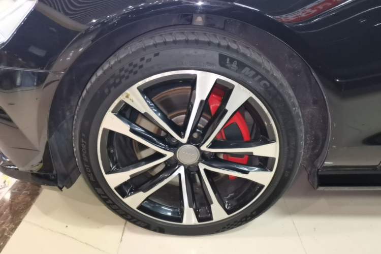 Used Audi A6L 2018 30th Anniversary Edition 45 TFSI quattro Sport model Left Front Wheel Hub