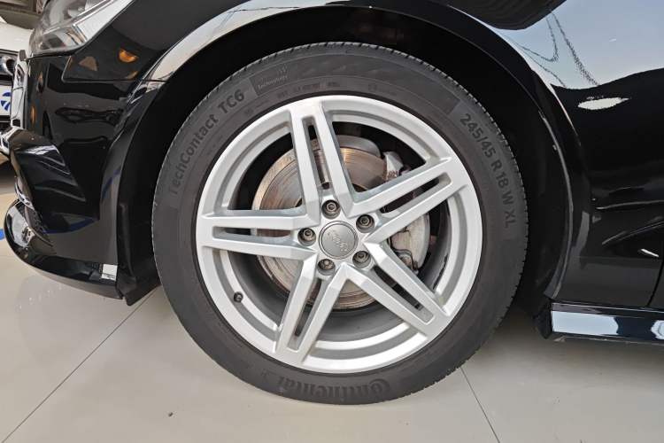 Used Audi A6L 2018 30th Anniversary Edition 30 FSI Style Model Left Front Wheel Hub