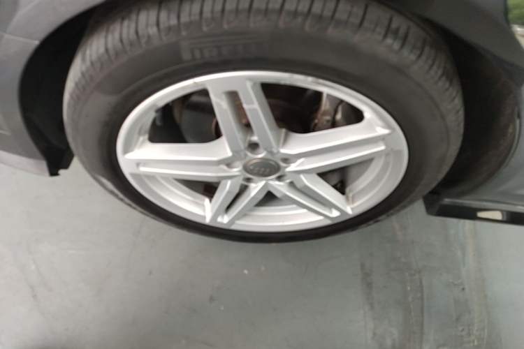 Used Audi A6L 2018 30th Anniversary Edition 30 FSI Style Model Left Front Wheel Hub
