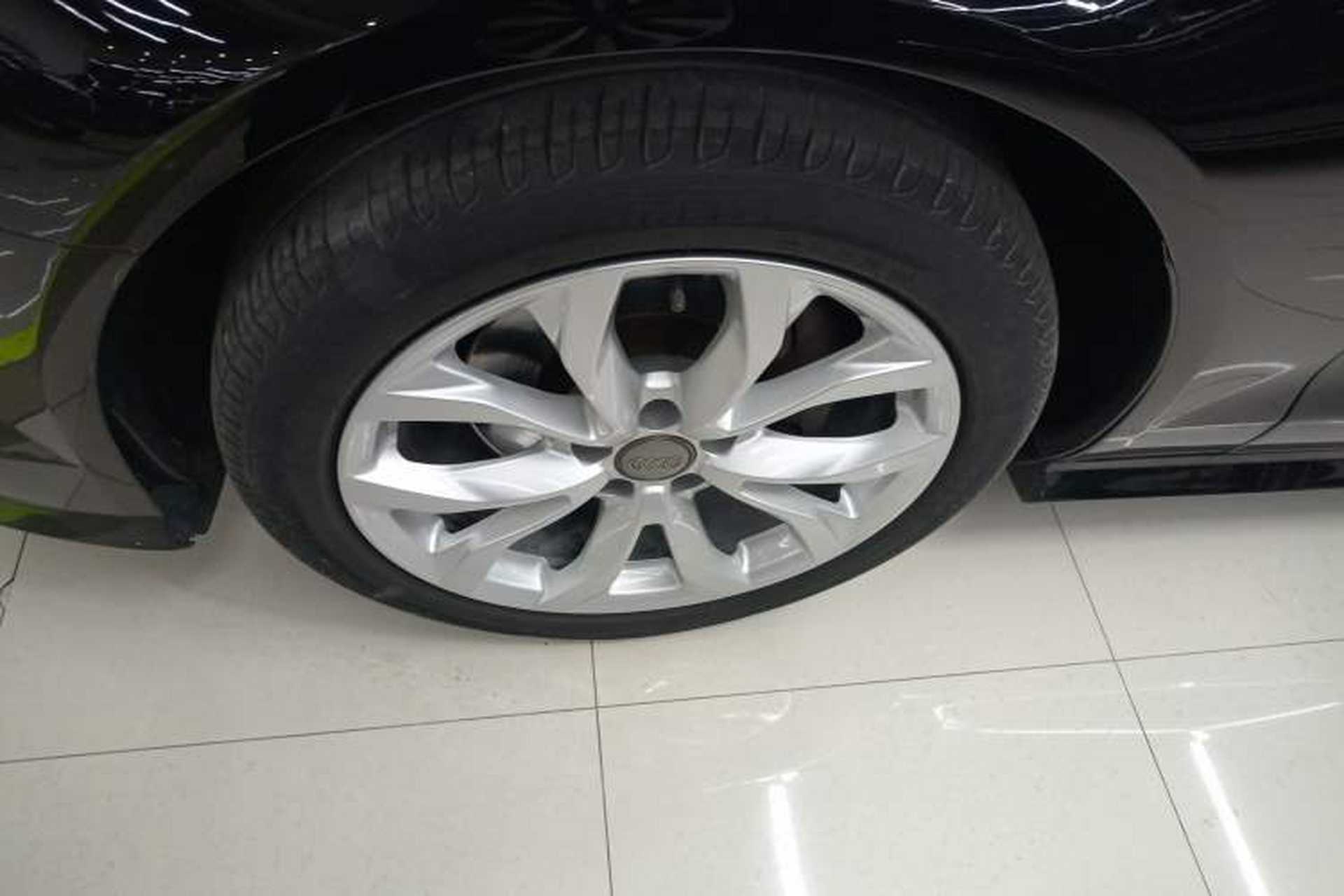 Used Audi A6L 2018 30th Anniversary Edition 35 TFSI Fashion Model Left Front Wheel Hub