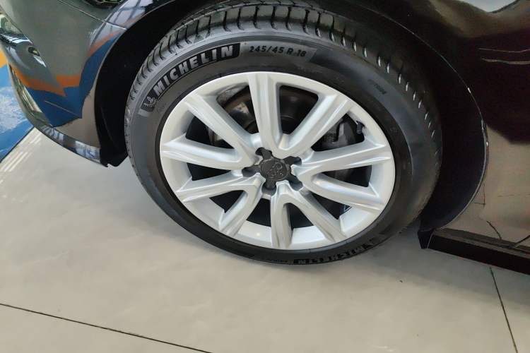 Used Audi A6L 2018 30th Anniversary Edition TFSI Trendy Model Left Front Wheel Hub