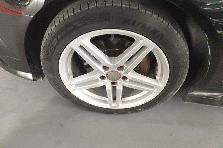 Used Audi A6L 2018 30th Anniversary Edition 30 FSI Style Model Left Front Wheel Hub