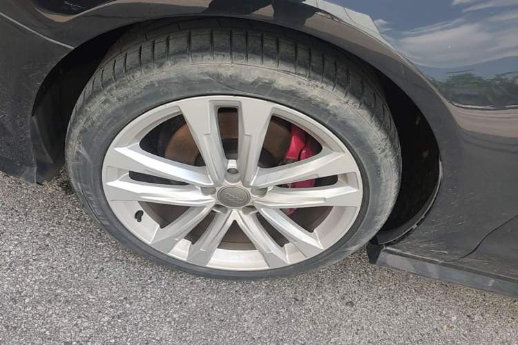 Used Audi A6L 2018 30th Anniversary Edition 35 TFSI Sport Edition Left Front Wheel Hub