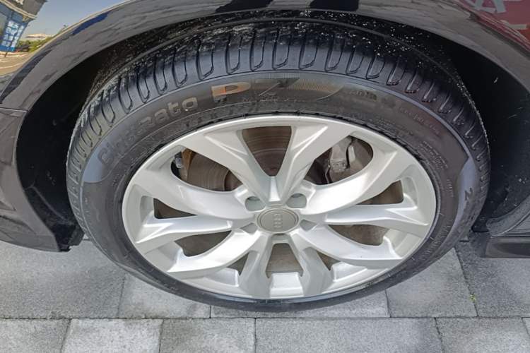 Used Audi A6L 2018 30th Anniversary Edition 35 TFSI Fashion Model Left Front Wheel Hub