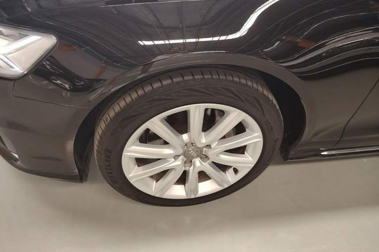Used Audi A6L 2018 30th Anniversary Edition TFSI Trendy Model Left Front Wheel Hub