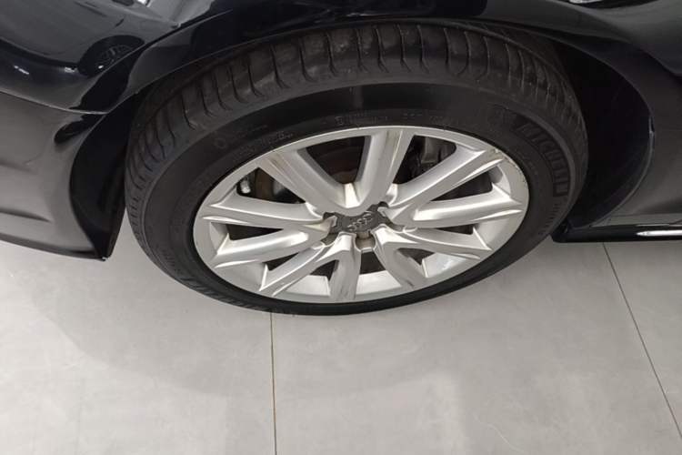 Used Audi A6L 2018 30th Anniversary Edition TFSI Trendy Model Left Front Wheel Hub