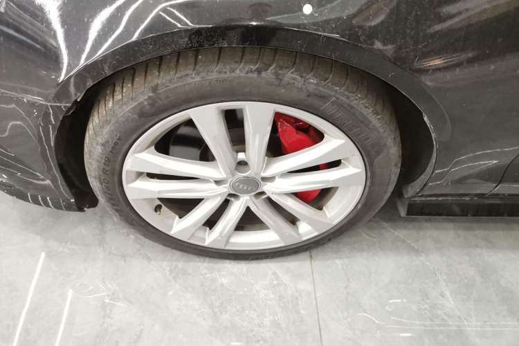 Used Audi A6L 2018 30th Anniversary Edition 45 TFSI quattro Sport model Left Front Wheel Hub