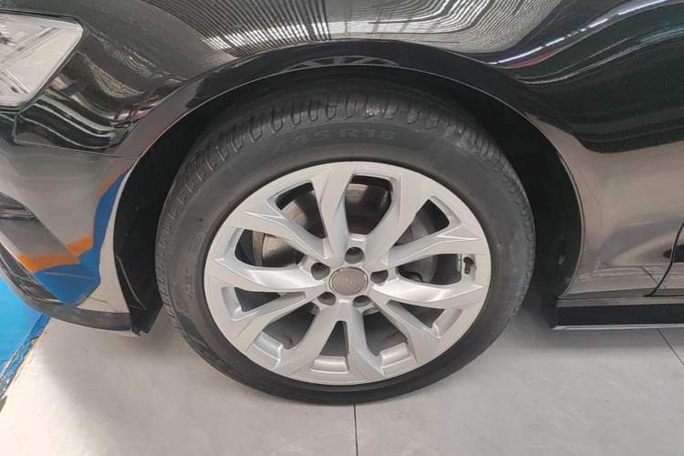 Used Audi A6L 2018 30th Anniversary Edition 35 TFSI Fashion Model Left Front Wheel Hub