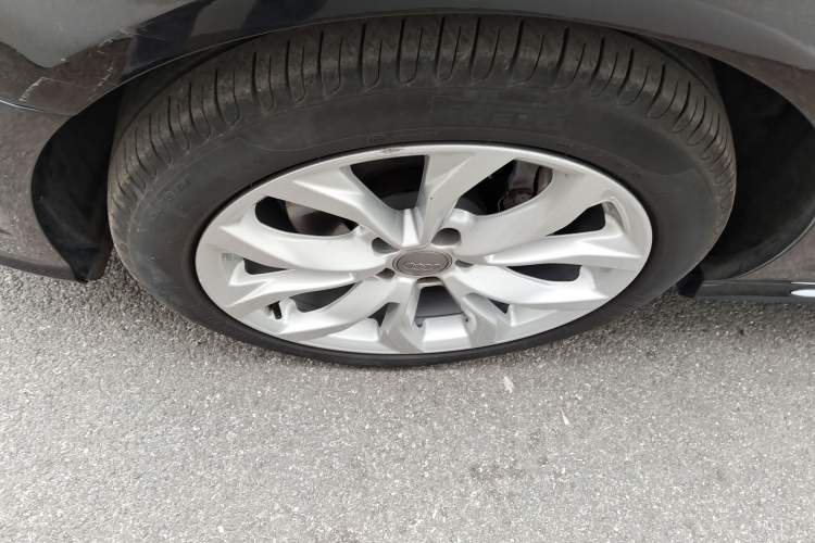 Used Audi A6L 2018 30th Anniversary Edition 35 TFSI Fashion Model Left Front Wheel Hub