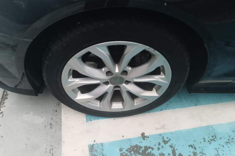 Used Audi A6L 2018 30th Anniversary Edition 35 TFSI Fashion Model Left Front Wheel Hub