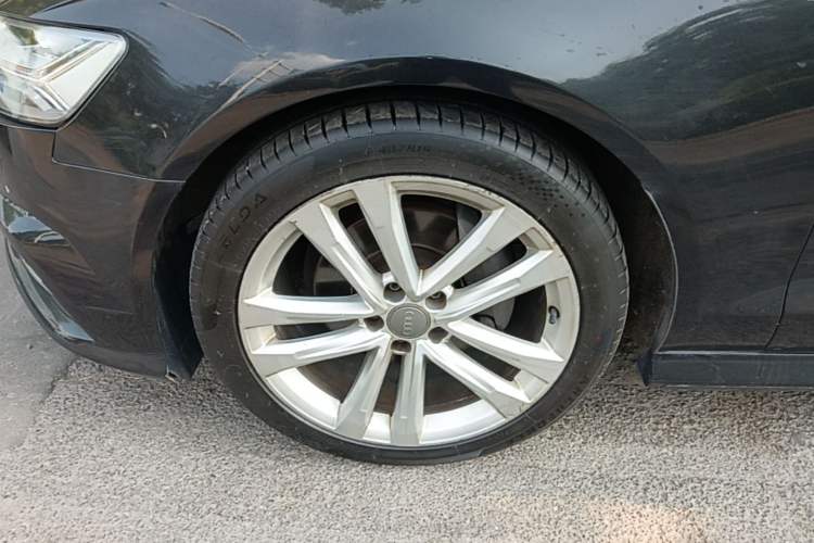 Used Audi A6L 2018 30th Anniversary Edition 35 TFSI Sport Edition Left Front Wheel Hub