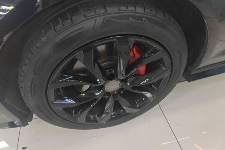 Used Audi A6L 2018 30th Anniversary Edition 35 TFSI Fashion Model Left Front Wheel Hub