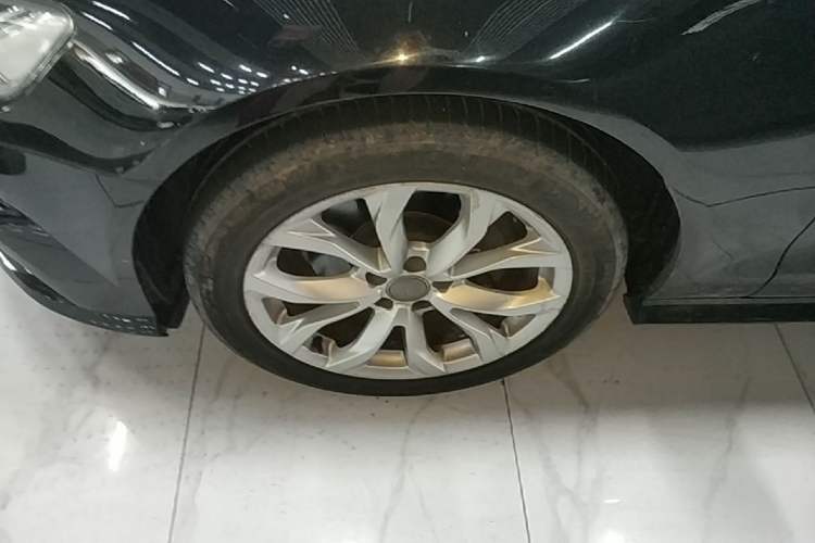 Used Audi A6L 2018 30th Anniversary Edition 35 TFSI Fashion Model Left Front Wheel Hub