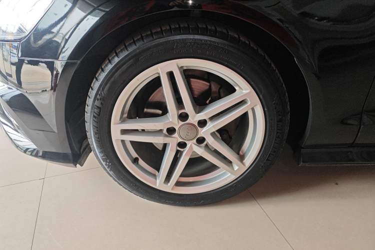 Used Audi A6L 2018 30th Anniversary Edition 30 FSI Style Model Left Front Wheel Hub