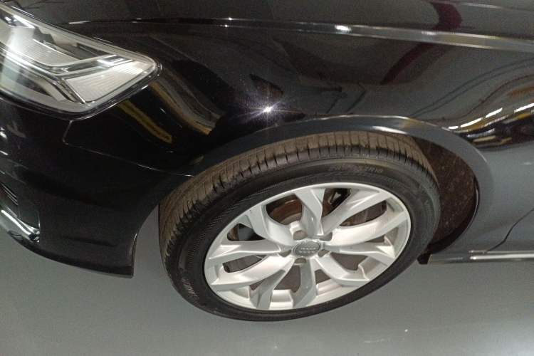 Used Audi A6L 2018 30th Anniversary Edition 35 TFSI Fashion Model Left Front Wheel Hub