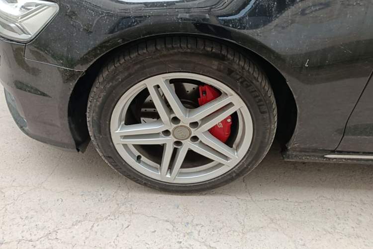 Used Audi A6L 2018 30th Anniversary Edition 30 FSI Style Model Left Front Wheel Hub