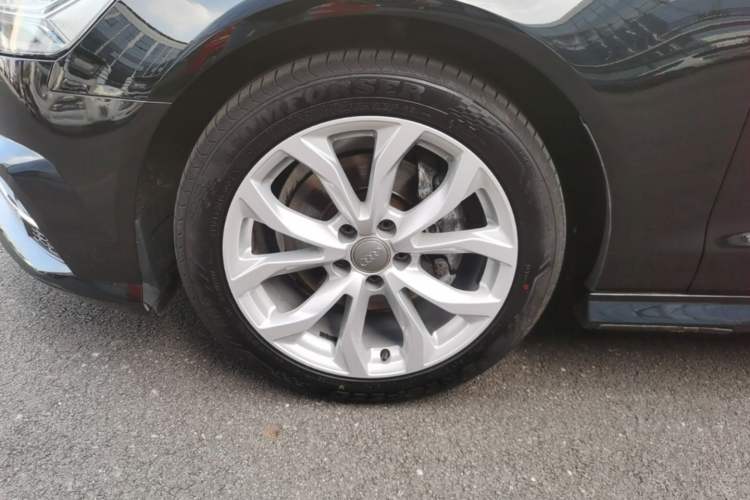 Used Audi A6L 2018 30th Anniversary Edition 35 TFSI Fashion Model Left Front Wheel Hub