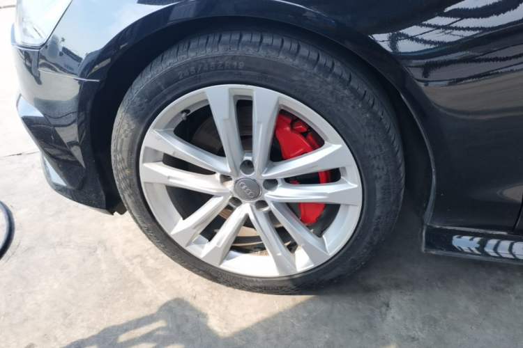 Used Audi A6L 2018 30th Anniversary Edition 45 TFSI quattro Sport model Left Front Wheel Hub