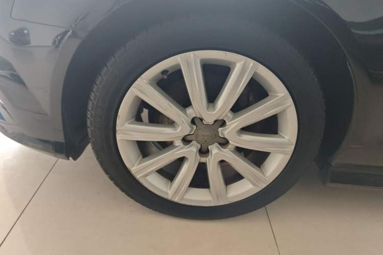 Used Audi A6L 2018 30th Anniversary Edition TFSI Trendy Model Left Front Wheel Hub