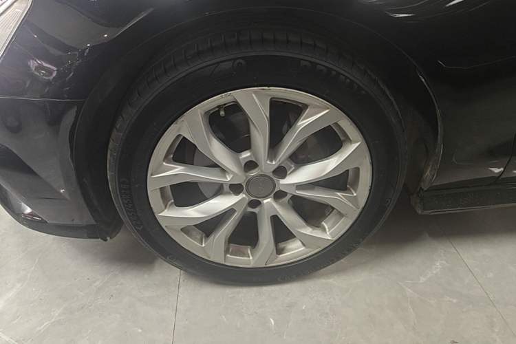 Used Audi A6L 2018 30th Anniversary Edition 35 TFSI Fashion Model Left Front Wheel Hub