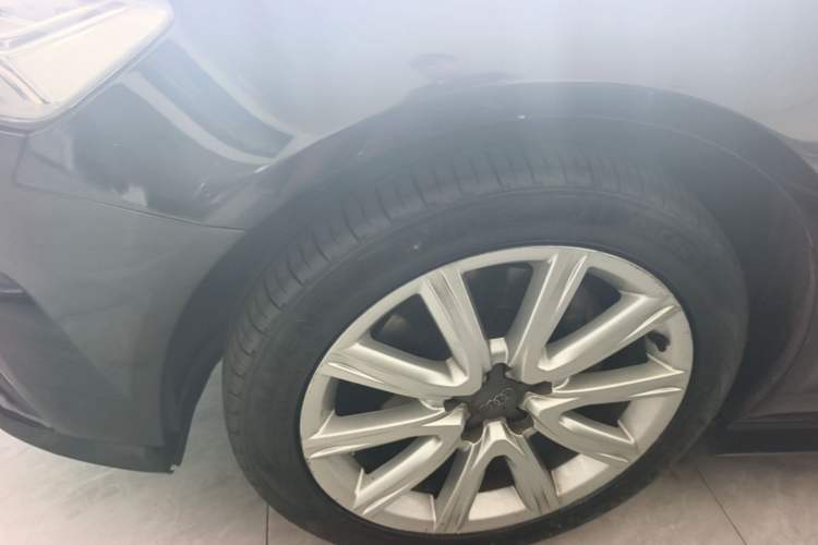 Used Audi A6L 2018 30th Anniversary Edition 35 TFSI Fashion Model Left Front Wheel Hub