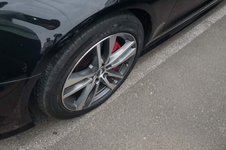Used Audi A6L 2018 30th Anniversary Edition 45 TFSI quattro Sport model Left Front Wheel Hub