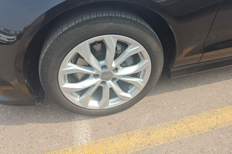 Used Audi A6L 2018 30th Anniversary Edition 35 TFSI Fashion Model Left Front Wheel Hub