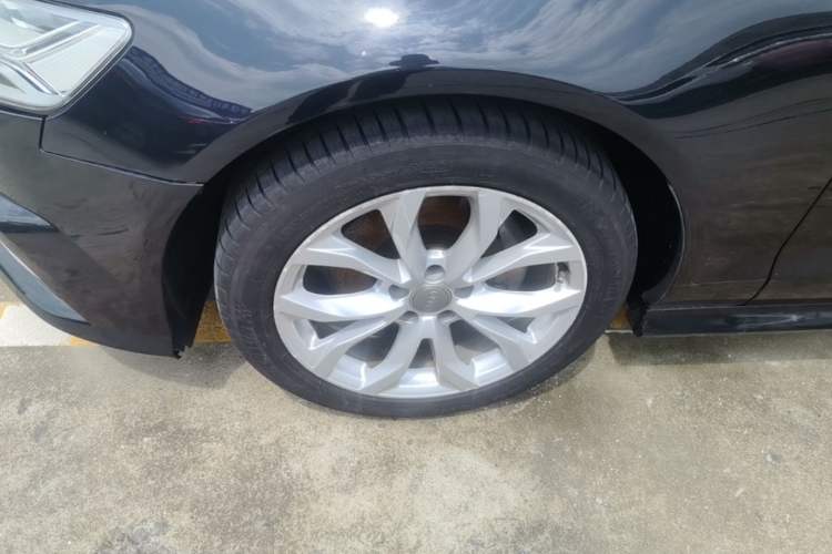Used Audi A6L 2018 30th Anniversary Edition 35 TFSI Fashion Model Left Front Wheel Hub