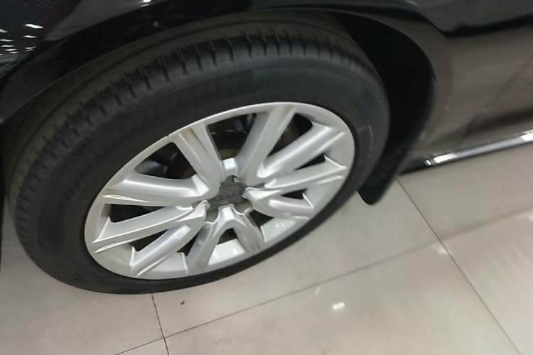 Used Audi A6L 2018 30th Anniversary Edition TFSI Trendy Model Left Front Wheel Hub