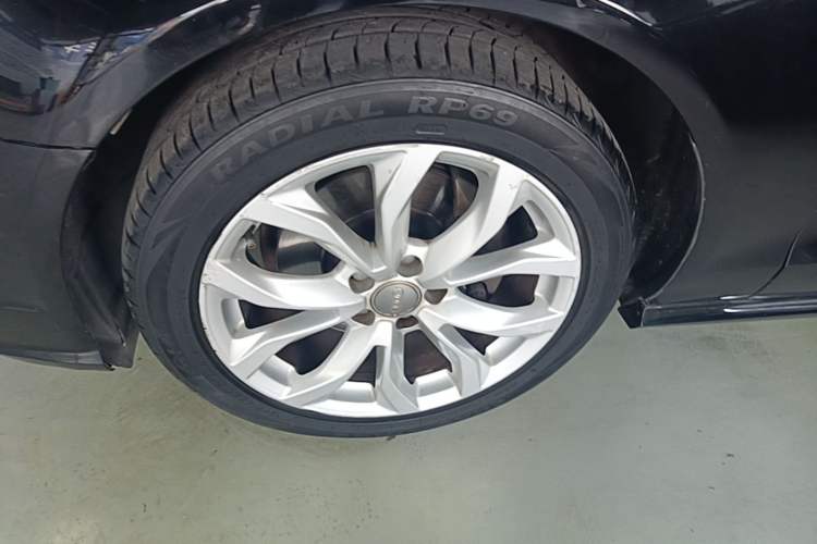 Used Audi A6L 2018 30th Anniversary Edition 35 TFSI Fashion Model Left Front Wheel Hub