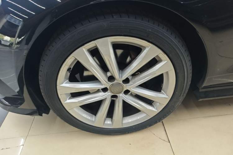 Used Audi A6L 2018 30 FSI Collector's Edition Left Front Wheel Hub