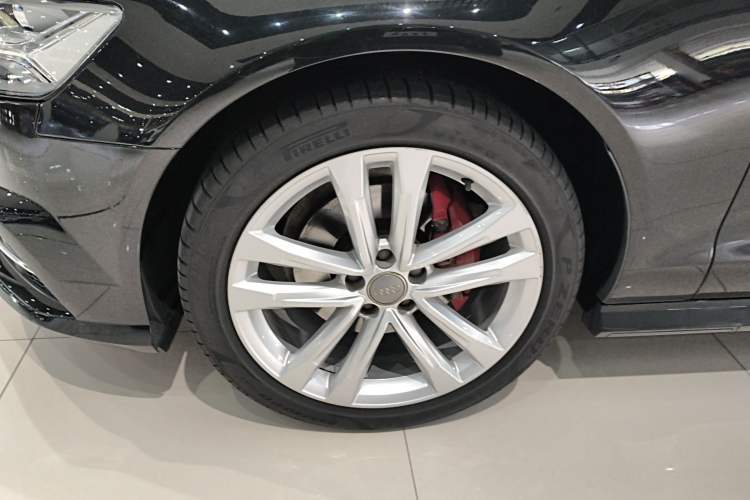 Used Audi A6L 2018 30th Anniversary Edition 35 TFSI Sport Edition Left Front Wheel Hub