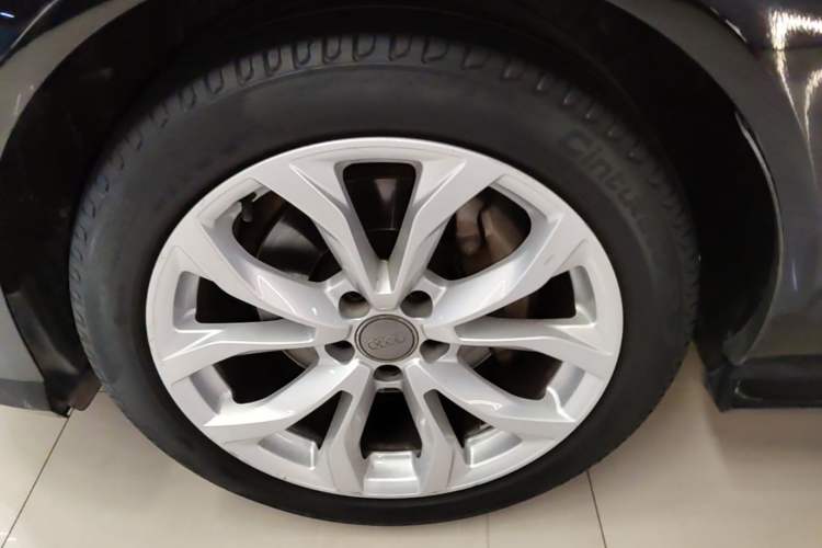Used Audi A6L 2018 30th Anniversary Edition 35 TFSI Fashion Model Left Front Wheel Hub