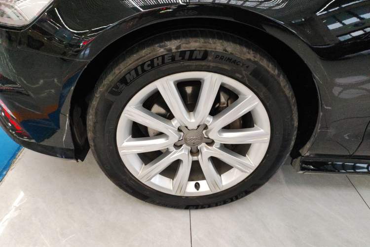 Used Audi A6L 2018 30th Anniversary Edition TFSI Trendy Model Left Front Wheel Hub
