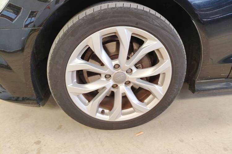 Used Audi A6L 2018 30th Anniversary Edition 35 TFSI Fashion Model Left Front Wheel Hub