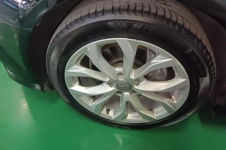 Used Audi A6L 2018 30th Anniversary Edition 35 TFSI Fashion Model Left Front Wheel Hub