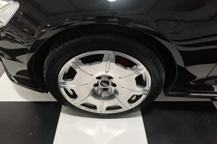 Used Audi A6L 2018 30th Anniversary Edition TFSI Trendy Model Left Front Wheel Hub